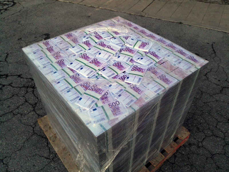 cubo empapelado billetes500_63fajos1_hojasblanco ficticio madera 72_5x80x82